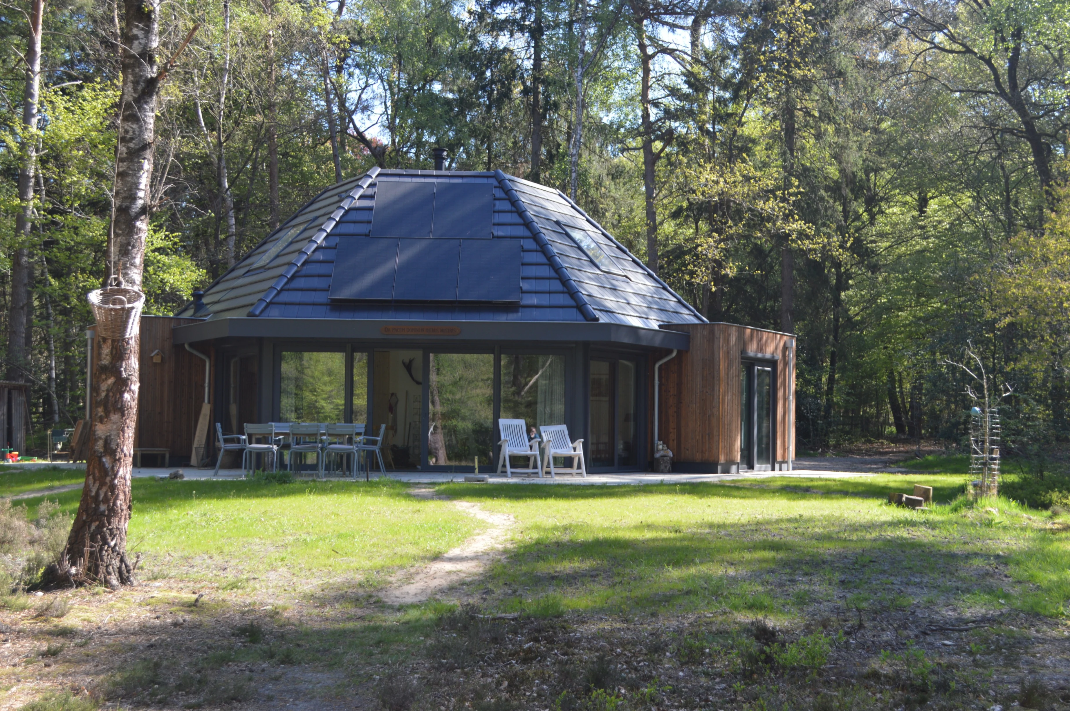 Huisje-terras-voorjaar.webp