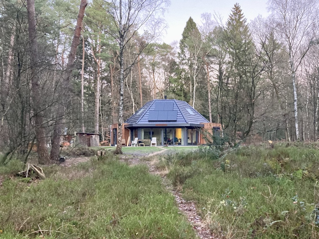 Huisje-vanuit-bos.jpeg
